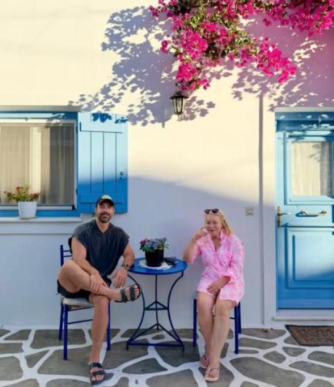 Σάκης Τανιμανίδης: Η επίσκεψη της μητέρας του στην Πάρο
