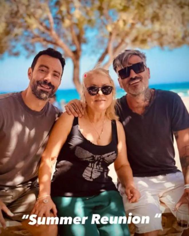 Σάκης Τανιμανίδης: Η επίσκεψη της μητέρας του στην Πάρο