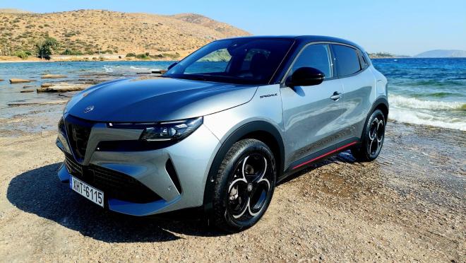 Δοκιμάζουμε Την Alfa Romeo Junior Ibrida 145 eDCT6