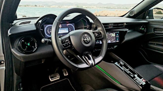 Δοκιμάζουμε Την Alfa Romeo Junior Ibrida 145 eDCT6