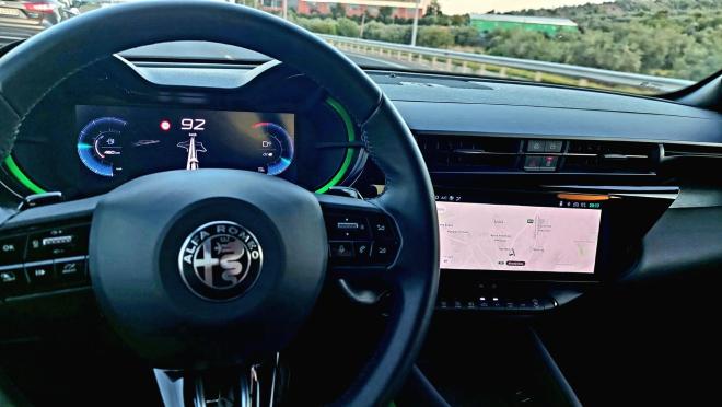 Δοκιμάζουμε Την Alfa Romeo Junior Ibrida 145 eDCT6