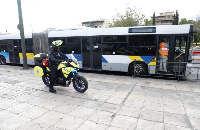 Σύγκρουση ΙΧ με λεωφορείο 