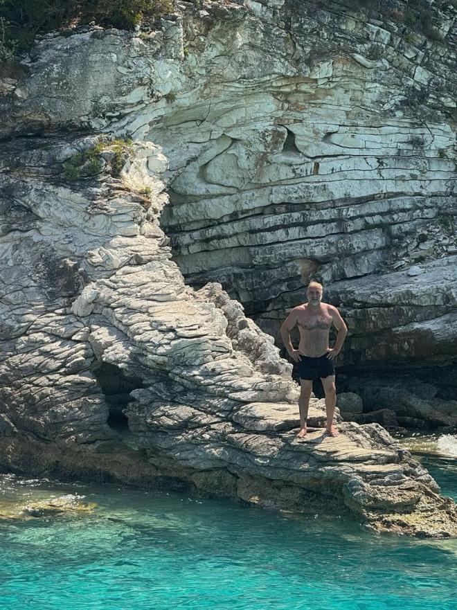 Celebrities love Summer: Ποιους προορισμούς επέλεξαν τα ερωτευμένα ζευγάρια