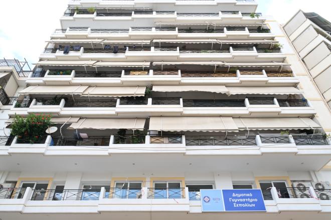 Στο δώμα αυτής της πολυκατοικίας διέμενε η γυναίκα με τα παιδιά της/ Eurokinissi Τατιάνα Μπόλαρη