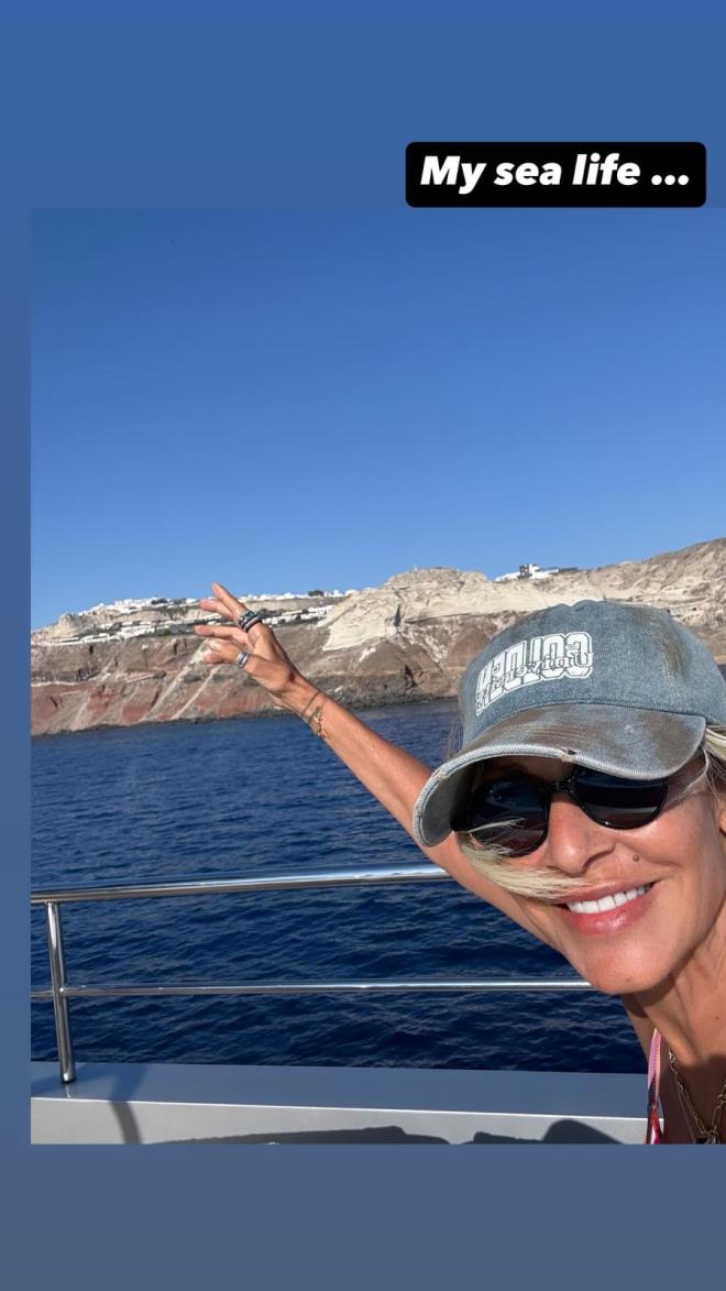 Άννα Βίσση: Εξόρμηση στη θάλασσα με το σκάφος