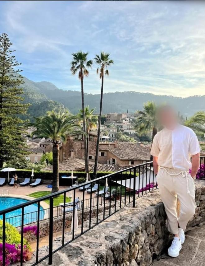 Για τον πολυτελή τρόπο ζωής που διάγει ο πρώην αστυνομικός υποστηρίζει ότι δικαιολογείται από τα εισοδήματά του