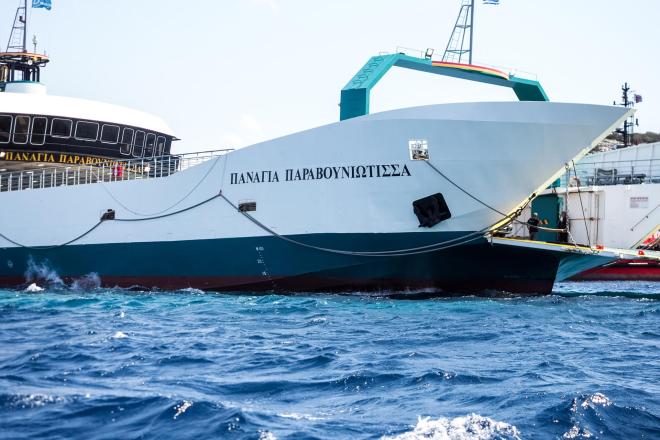 Το πλοίο που προσάραξε στα Νέα Στύρα παραμένει κολλημένο στο σημείο - Eurokinissi
