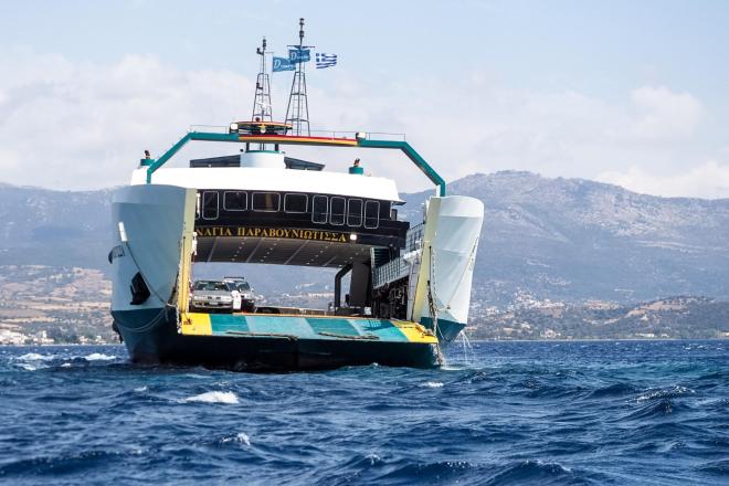 Οι δύτες εντόπισαν ρήγμα 20 μέτρων στο πλοίο που προσάραξε σε ξέρα στα Νέα Στύρα - Eurokinissi