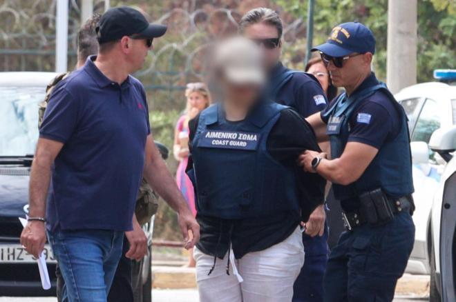 Η μοναδική στιγμή που λύγισε η 32χρονη ήταν όταν βγήκε από το γραφείο το ανακριτή μετά την απολογία της - Eurokinissi