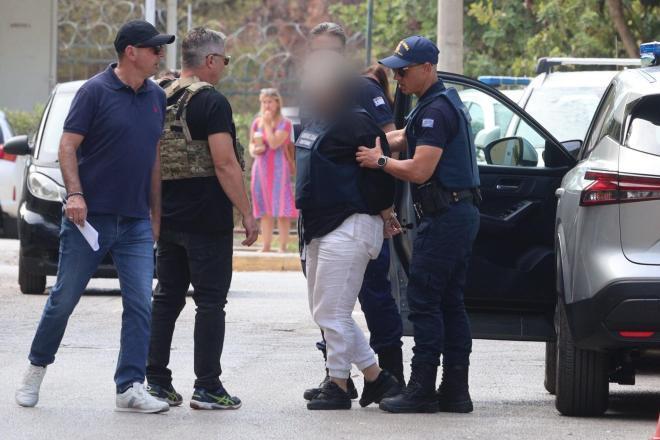 Ο άνδρας αποκάλυψε πως το 2023 για ένα χρόνο τα τρία παιδιά της 32χρονης ήταν στο Παίδων με εισαγγελική εντολή - Eurokinissi