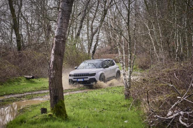 Jeep Avenger: Τώρα είναι διαθέσιμο με 22.990 ευρώ
