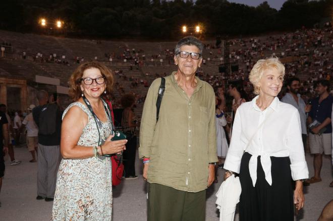 Γιάννης Μπέζος - Ναταλία Τσαλίκη: Βραδινή έξοδος στην Επίδαυρο