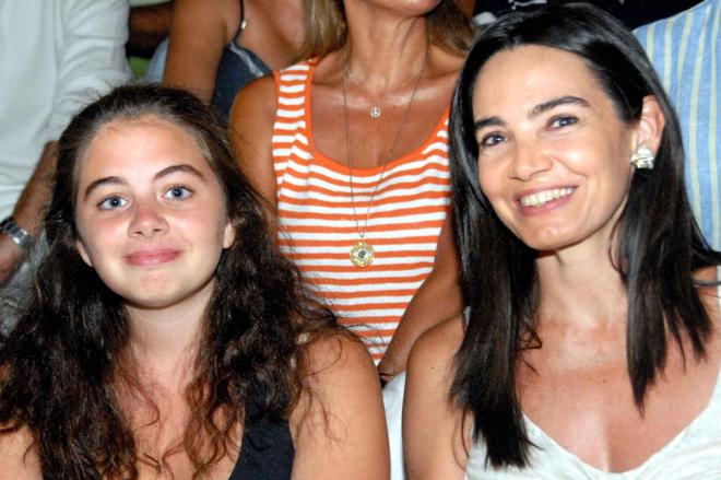 Η Λένα Σαμαρά με τη μητέρα της Γεωργία Κρητικού το 2009 στην Επίδαυρο