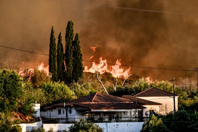 Φωτιά Ηλεία: Καλύτερη η εικόνα στο χωριό Χελιδόνι της Αρχαίας Ολυμπίας