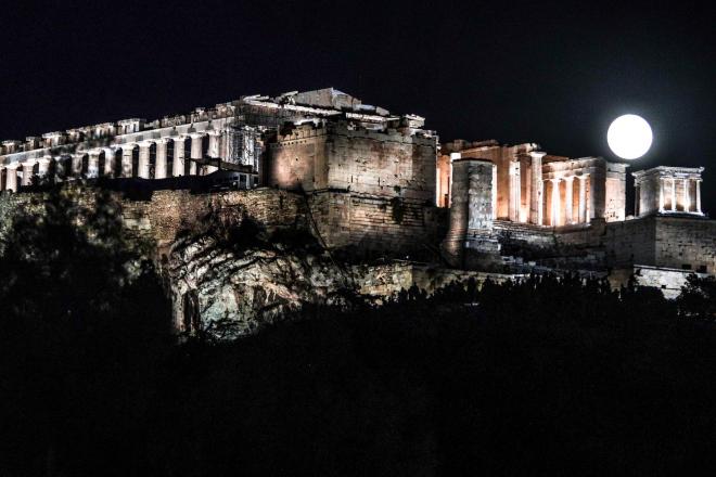 ΠΑΝΣΕΛΗΝΟΣ ΤΟΥ ΑΥΓΟΥΣΤΟΥ ΠΑΝΩ ΑΠΟ ΤΗΝ ΑΚΡΟΠΟΛΗ (ΓΙΑΝΝΗΣ ΠΑΝΑΓΟΠΟΥΛΟΣ/EUROKINISSI