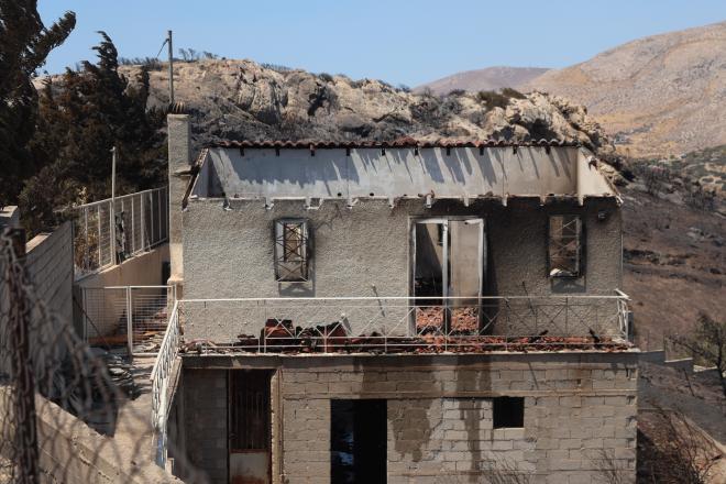 Καμένη κατοικία από τη φωτιά στην Κερατέα/ Eurokinissi Γιάννης Παναγόπουλος