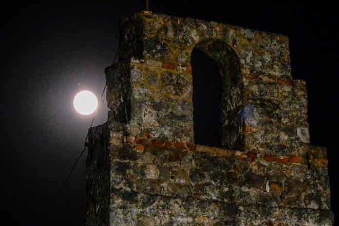 Η αυγουστιάτικη πανσέληνος από το νεκρομαντείο του Αχέροντα/ Eurokinissi Mιχάλης Παπανικολάου