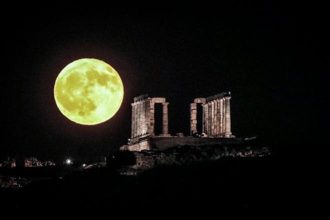 Η αυγουστιάτικη πανσέληνος στο Σούνιο/ Eurokinissi Σωτήρης Δημητρόπουλος