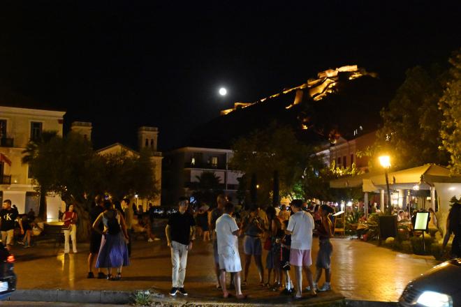 Η αυγουστιάτικη πανσέληνος στο Ναύπλιο/ Eurokinissi Βασίλης Παπαδόπουλος