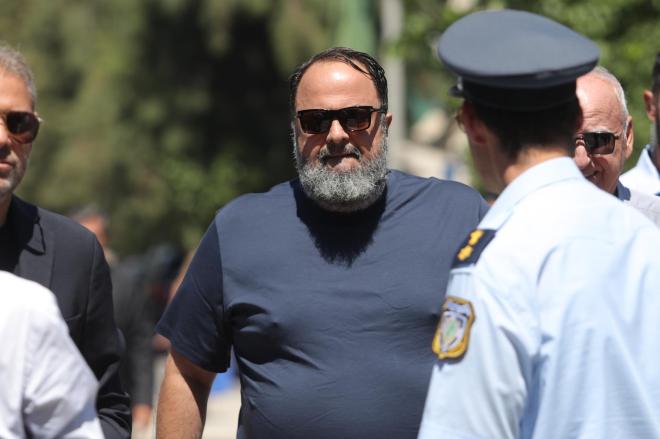 Ο Βαγγέλης Μαρινάκης στην κηδεία της Λένας Σαμαρά