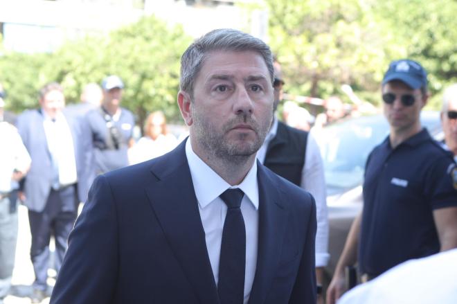 Ο Νίκος Ανδρουλάκης στην κηδεία της Λένας Σαμαρά