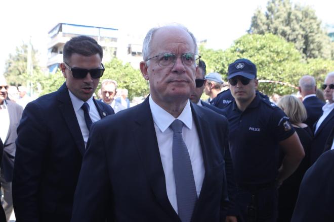 Ο ΠτΔ Κωνσταντίνος Τασούλας στην κηδεία της Λένας Σαμαρά
