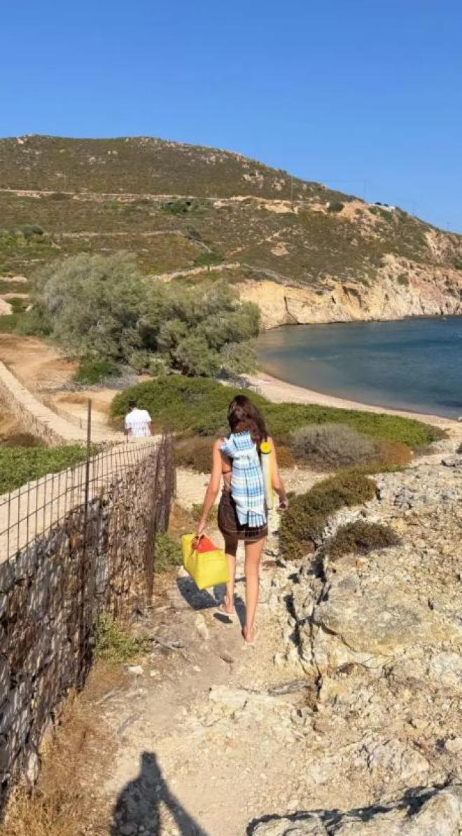 Παπαγεωργίου: Νέες φωτογραφίες από τις διακοπές της με τον Καραβασάνη