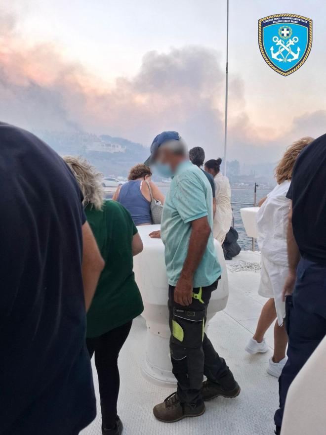Πολίτες απεγκλώβιζονται από τη Χίο και την Αχαΐα με τη βοήθεια του Λιμενικού