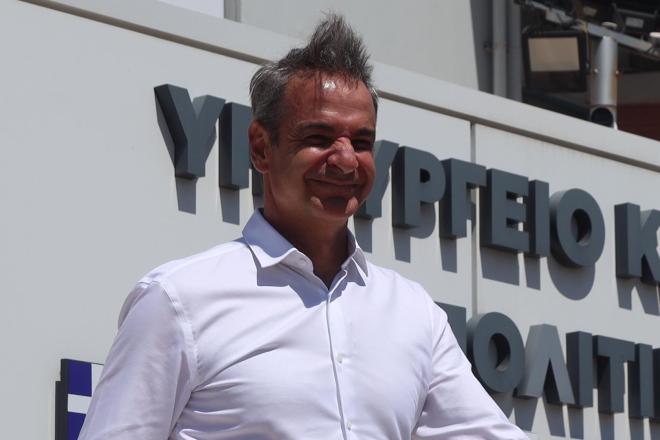 Ο Κυριάκος Μητσοτάκης στο Εθνικό Συντονιστικό Κέντρο για τη Διαχείριση Κρίσεων