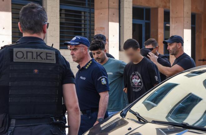 Μεταγωγή των κατηγορουμένων για τον εμπρησμό στην Πάτρα/intimenews