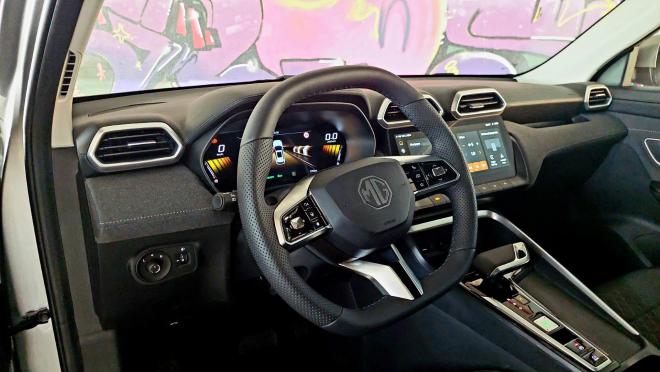Test Drive: Δοκιμάζουμε το MG ZS MAX Hybrid+ 