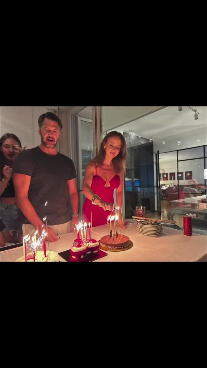 Η Μπέττυ Μαγγίρα γιόρτασε την ξεχωριστή ημέρα με τον σύζυγό της στο πλευρό της