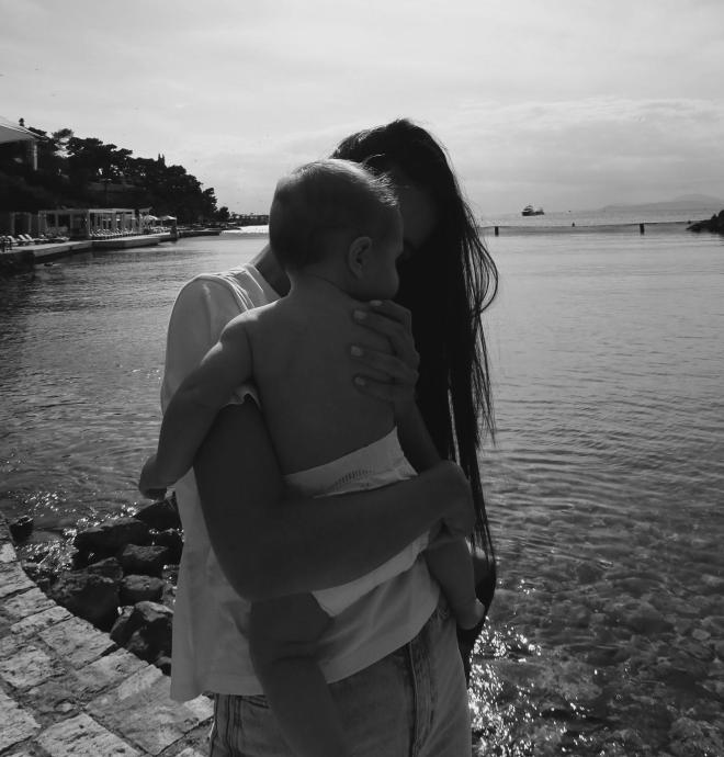 Η Αλεξάνδρα Νίκα απολαμβάνει τη μητρότητα όσο τίποτα άλλο! 