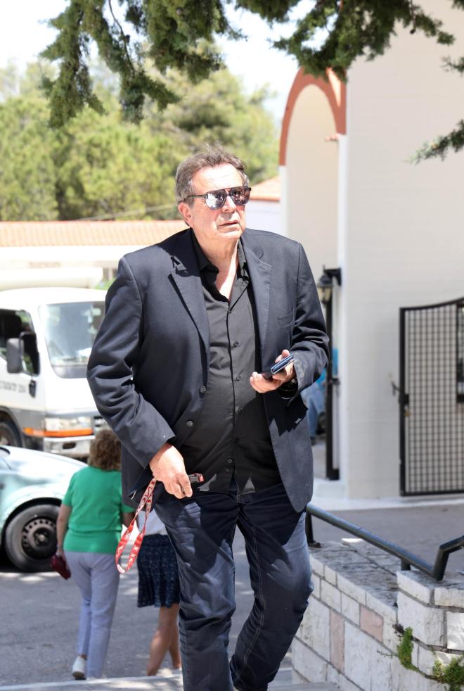Ο Χρήστος Φωτίδης εξομολογείται την αποδοχή του θανάτου της μητέρας του