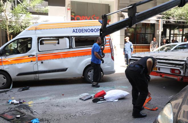 Τροχαίο με ασθενοφόρο του ΕΚΑΒ.