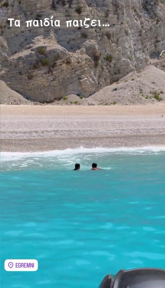 Γιώργος Λιάγκας: Οι βουτιές στα νερά του Ιονίου με τους γιους του