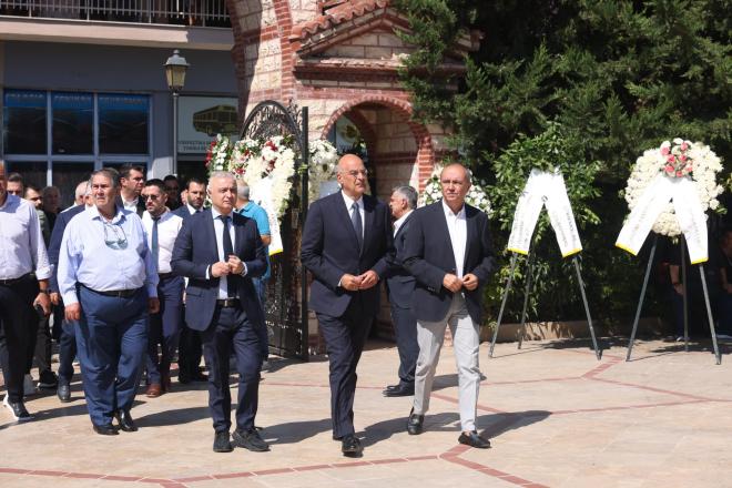 «Έφυγε το καλύτερο παιδί»: Βαθιά συγκίνηση στην κηδεία του Βεσυρόπουλου