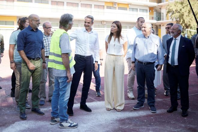Δέσμευση Μητσοτάκη για περισσότερες ανακαινίσεις στα δημόσια σχολεία