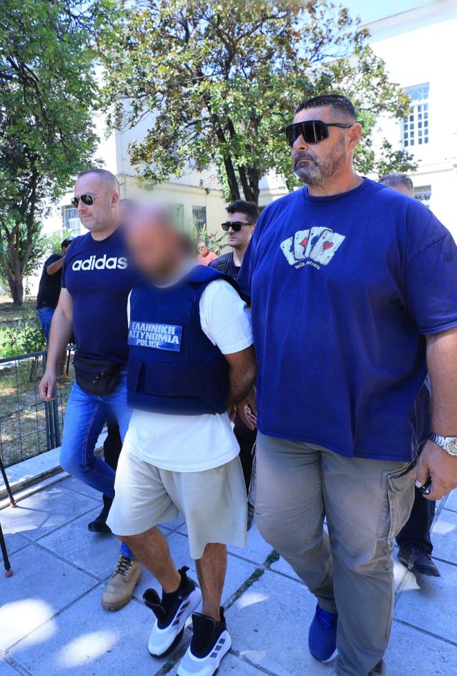 Βόλος: Ο 13χρονος γιος προσπάθησε να σώσει τη μητέρα του
