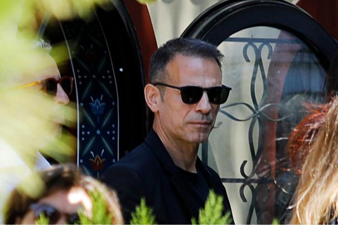 Κηδεία Αλεξάνδρας Νικολαΐδου: Συντετριμμένος ο Ντέμης Νικολαΐδης