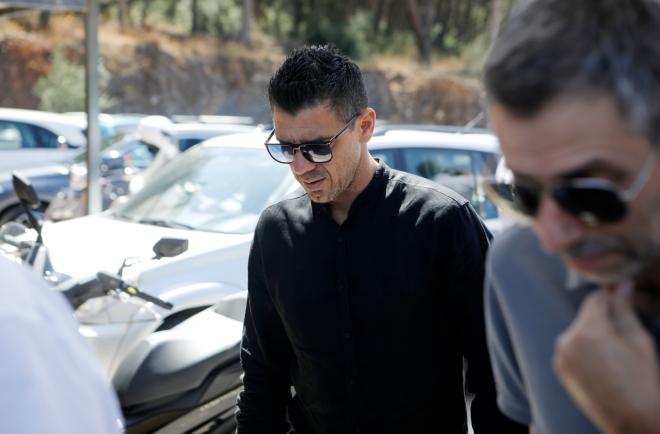 Κηδεία Αλεξάνδρας Νικολαΐδου: Οι φίλοι του Ντέμη στο πλευρό του