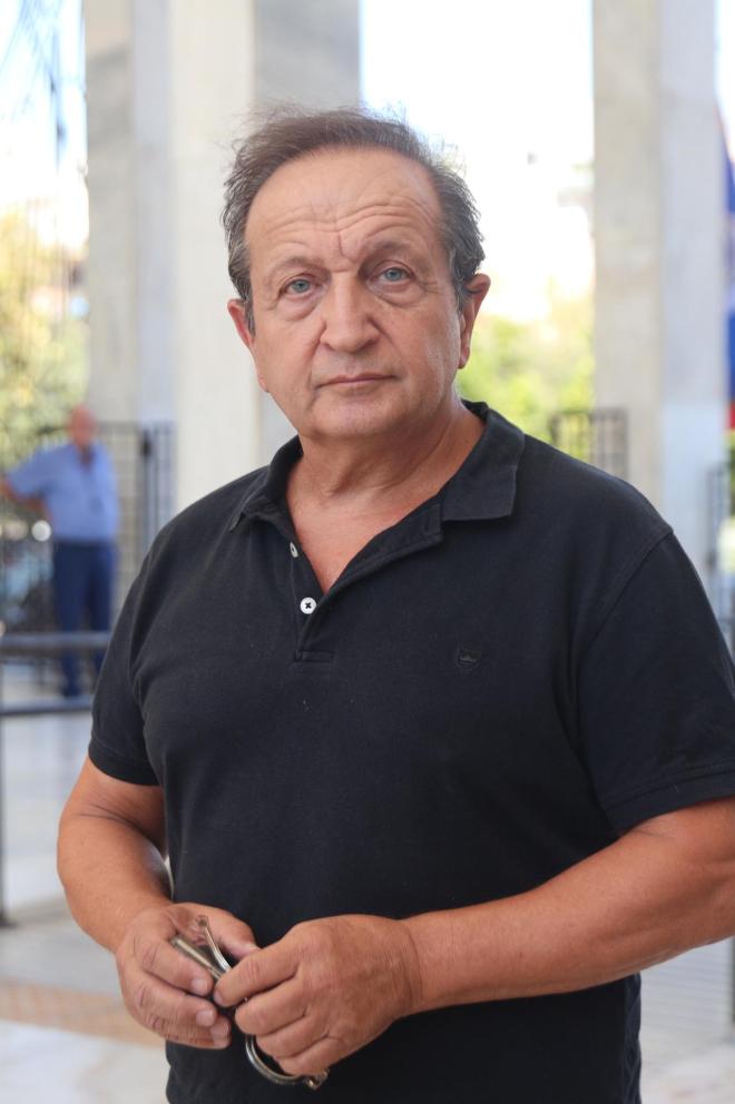 Σπύρος Μπιμπίλας στην κηδεία του Δημήτρη Κωνσταντάρα