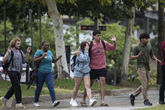 Σοκαρισμένες οι ΗΠΑ από τη νέα μαζική επίθεση σε σχολείο στη Μινεάπολις - AP Images