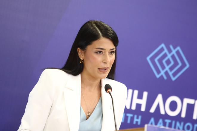 H Αφροδίτη Λατινοπούλου - Intimenews