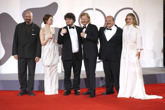 Γιώργος Λάνθιμος- Emma Stone- Aidan Delbis- Jesse Plemons- Stavros Halkias και Alicia Silverstone/ Photo Alessandra Tarantino/Invision/AP