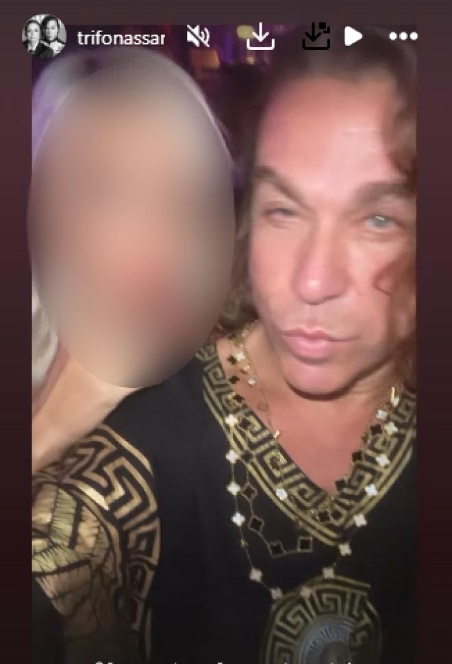 Με τον Τρύφωνα Σαμαρά διασκέδαζε η 45χρονη