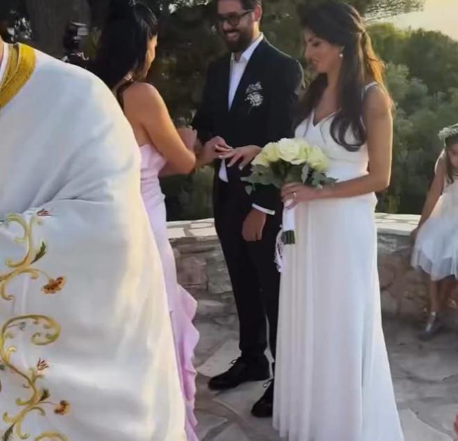 Χριστίνα Μπόμπα: Κουμπάρα στον γάμο της καλύτερής της φίλης!