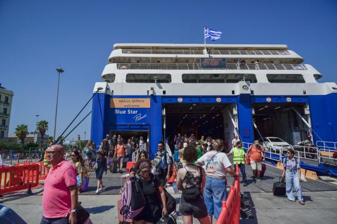 Μαζική επιστροφή εκδρομέων: Πάνω από 33.000 αφίξεις στα λιμάνια της Αττικής