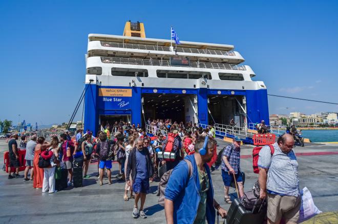 Μαζική επιστροφή εκδρομέων: Πάνω από 33.000 αφίξεις στα λιμάνια της Αττικής