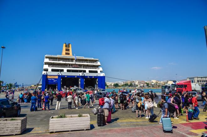 Μαζική επιστροφή εκδρομέων: Πάνω από 33.000 αφίξεις στα λιμάνια της Αττικής